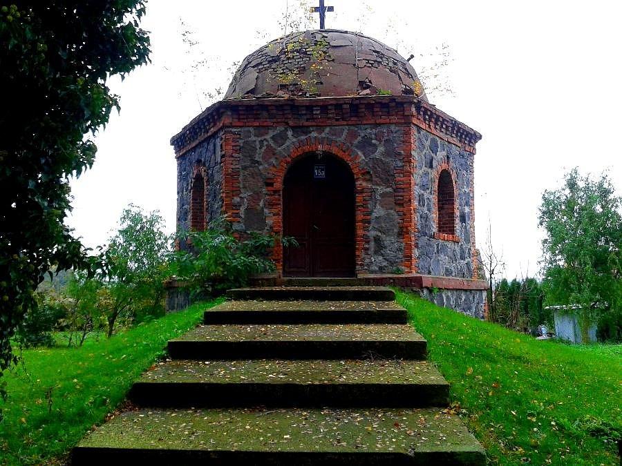 Stara Dąbrowa - kaplica grobowa z 2 poł. XIX w