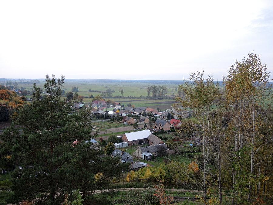 Widok ze wzgórza na wieś Pianówka