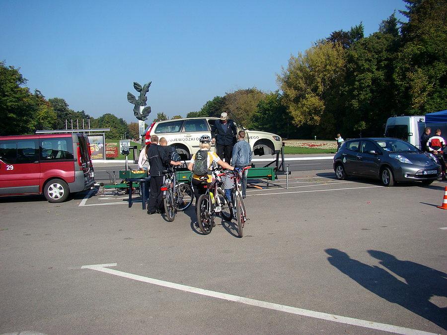 Piknik Rowerowy na Jasnych Błoniach - 04.10.2014 WORD udostępnił symulator dachowania