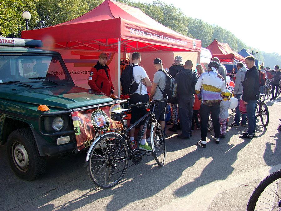 Piknik Rowerowy na Jasnych Błoniach - 04.10.2014 stoisko Ochotniczej Strazy Pożarnej