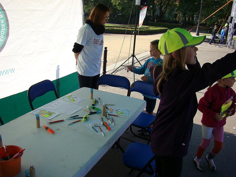 Piknik Rowerowy na Jasnych Błoniach - 04.10.2014 Odblaskowe czapeczki robiły furorę