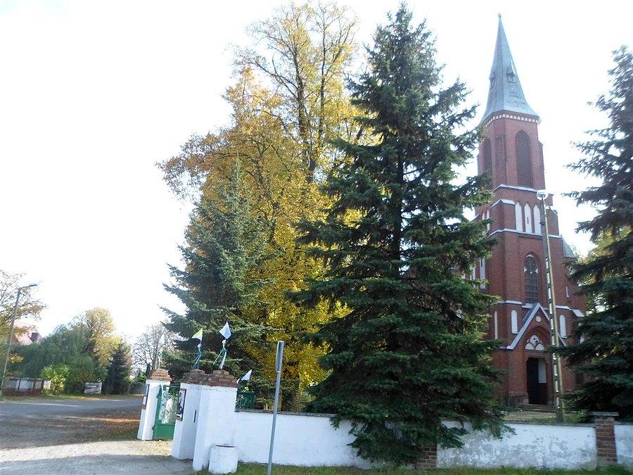 Neogotycki kościół w Worowie