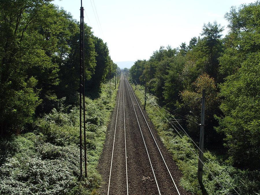 Na początek uderzamy na Krosnowice a z Krosnowic jak Pendolino w stronę Wyspiańskiego na śniadanio obiad, oczywiście wzdłuż super szybkiej trakcji kolejowej a nawet po niej samej ;)