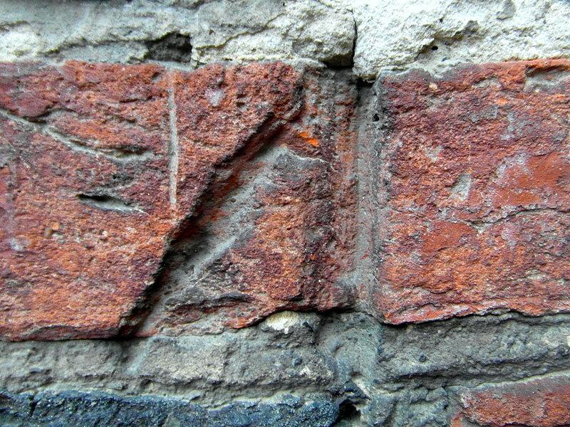 Koniec miary chełmińskiej na murach kościoła w Lisewie