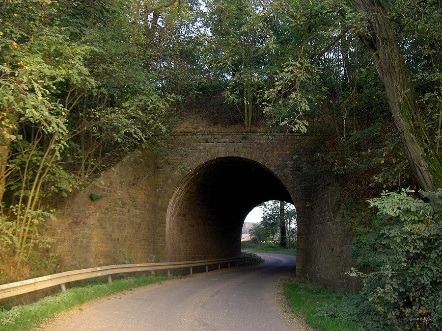 Przejazd pod nieczynną linią kolejową(Pomorzowice)