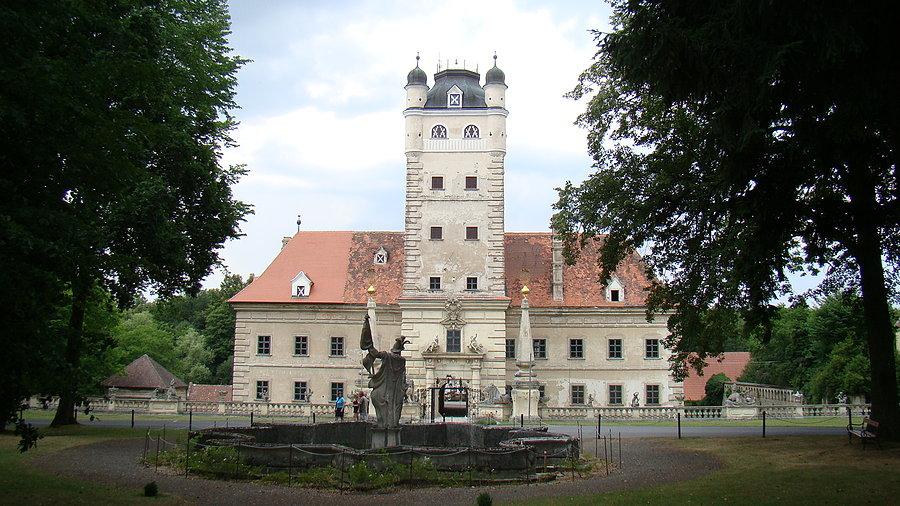 Pałacyk przy szlaku