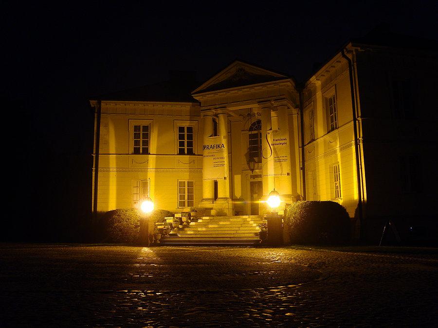 Pałac w Dobrzycy 6 rano