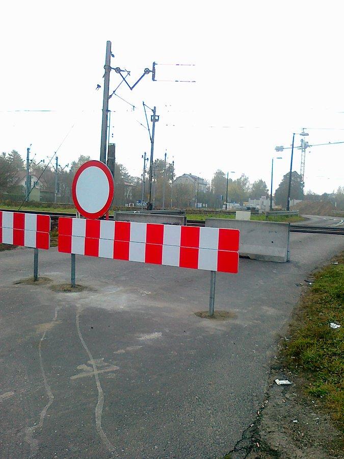 Zamknięty przejazd w Gołąbkach