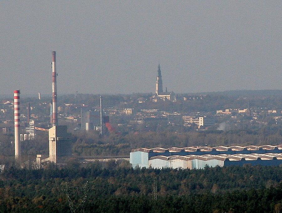 Jasna Góra z odległości 14 km w lini prostej od zamkowego wzgórza