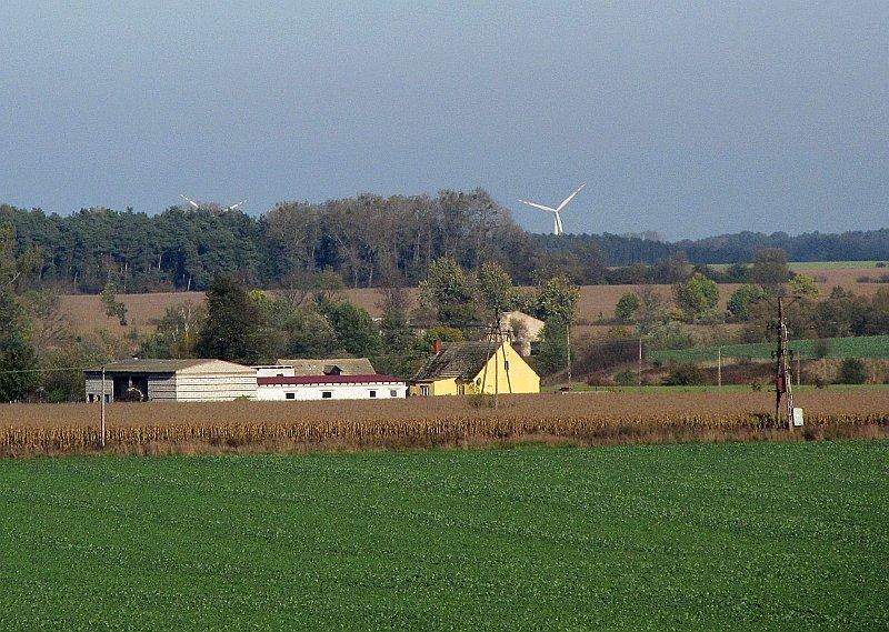 Elektrownie wiatrowe w oddali