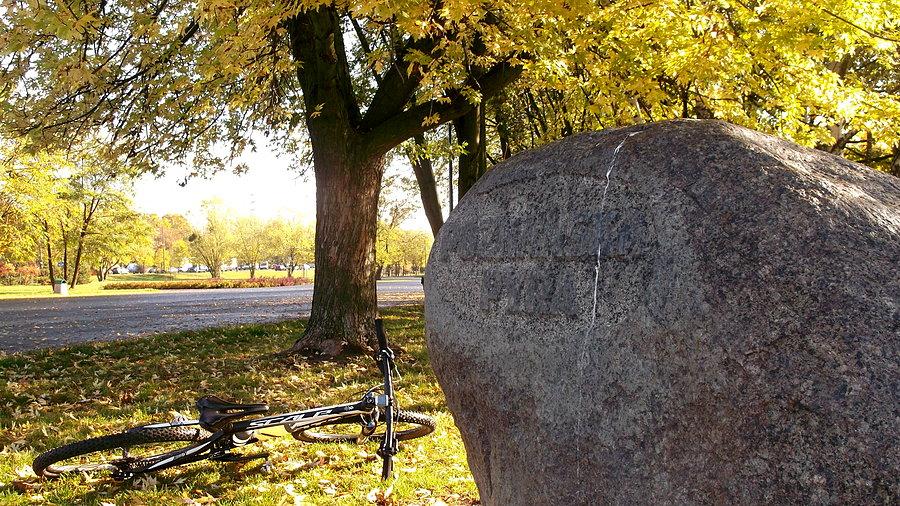 W drodze na ustawkę. Słoneczna jesień przy Poznańskiej Pyrze