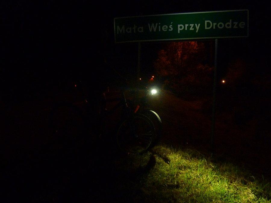 Mała Wieś Przy Drodze