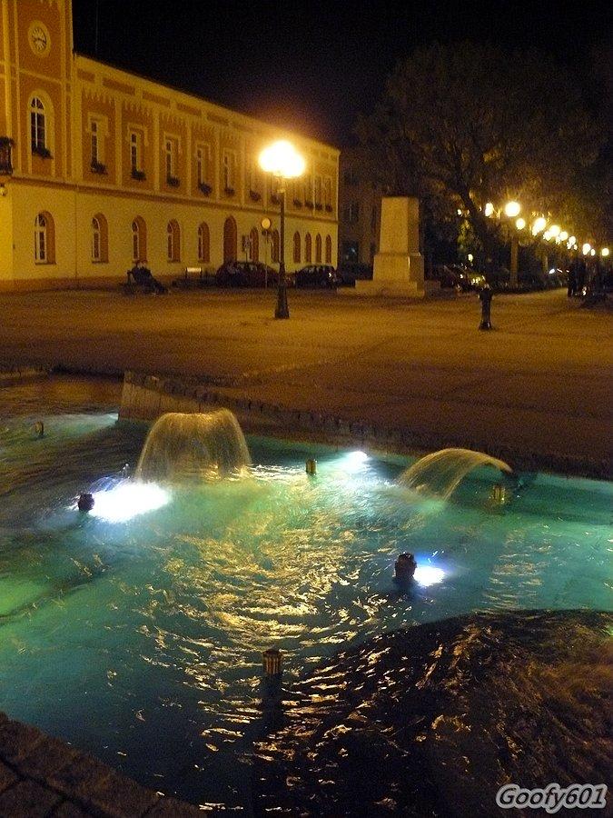 Nocny basen na mikołowskim rynku ;)