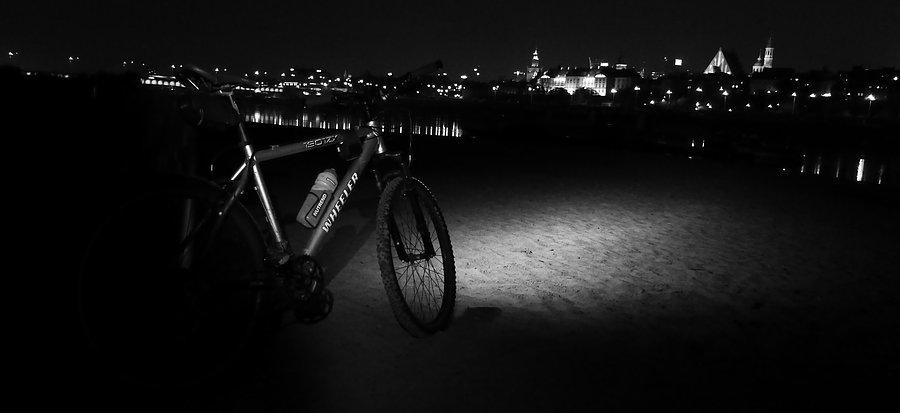 Nocna jazda wzdłuż Wisły. Warszawa