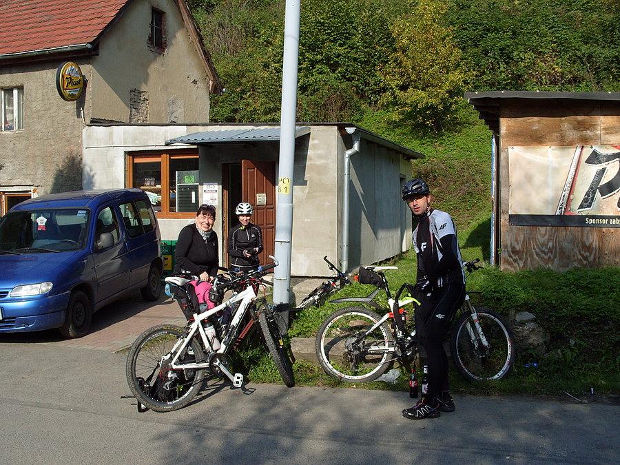 Zakupy w Wojciechowicach, to były dobre zakupy ;) wtajemniczeni wiedzą o co chodzi ;). Tomek nie musisz tak zasłaniać tej buteleczki i tak się wyda ;)