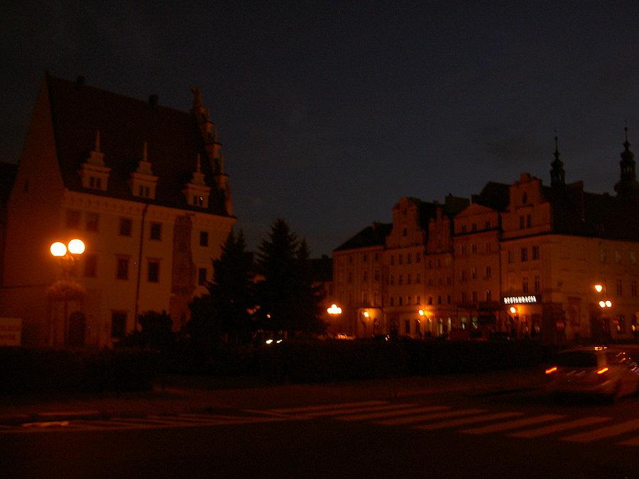 Rynek w Nysie wieczorem