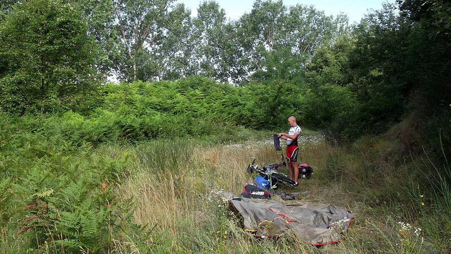Nasza nieźle zakamuflowana krzaczorami miejscówka