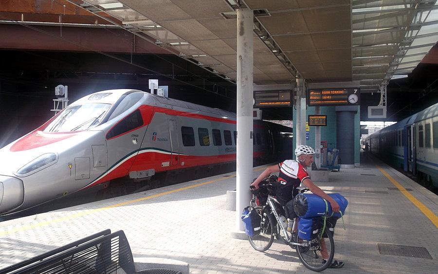 Tutaj Pendolino nie robi wrażenia, a u nas dopiero takie będą :)
