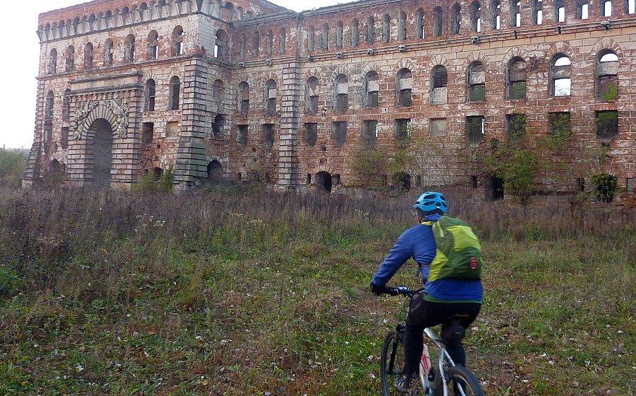 Spichlerz w widełkach Narwii i Wisły. Modlin