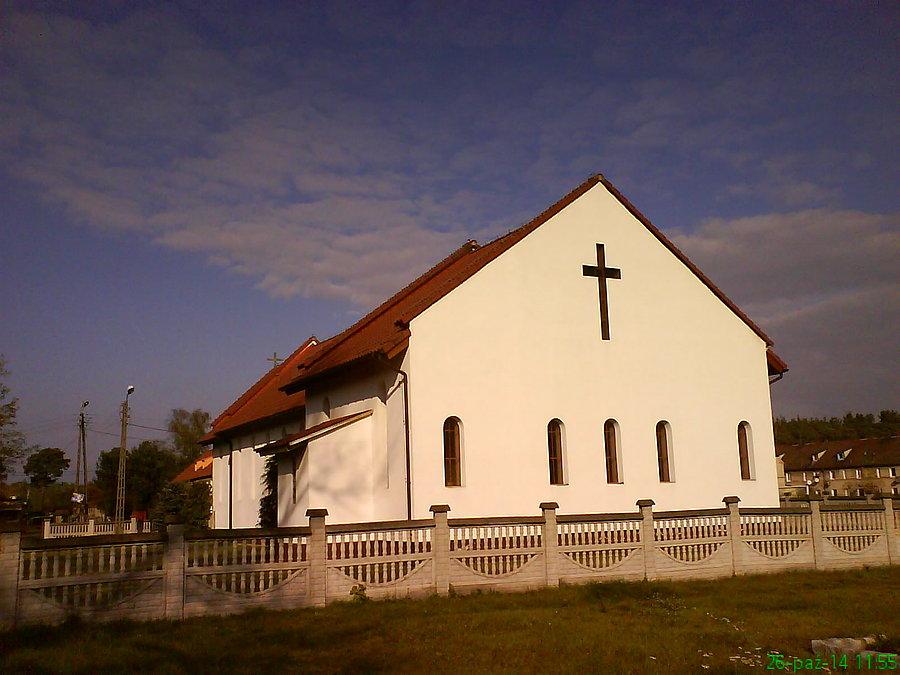 Nigdy nie mogę się przyzwyczaić do kościołów bez wież (tu: Szklarka Radnicka)