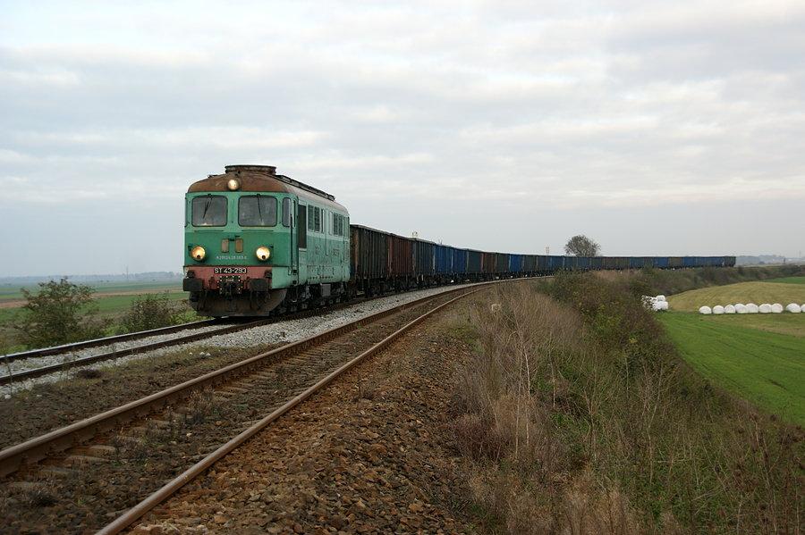ST43-293 wjeżdża do Głogówka
