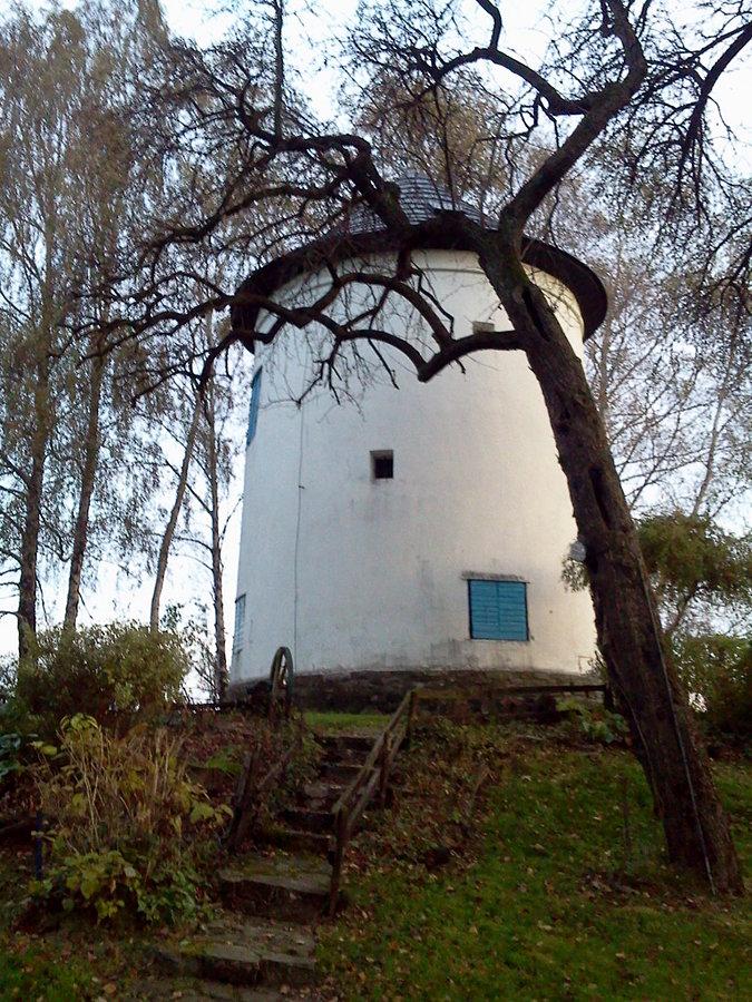 Wiatrak (bez łopat) w Sklenovie