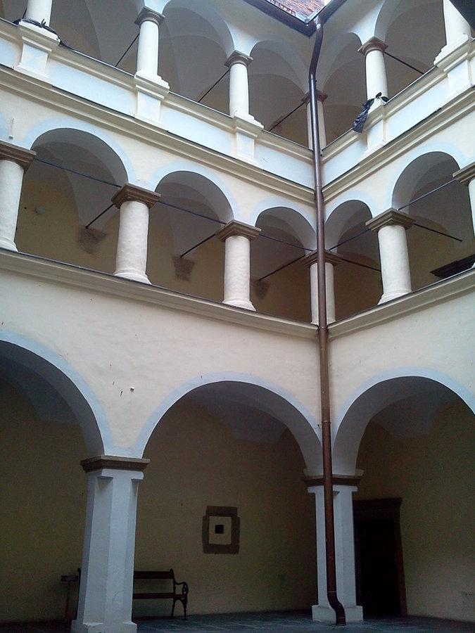 Dziedziniec zamkowy
