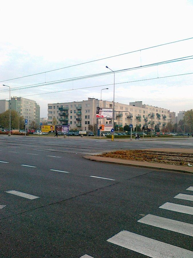 W Warszawie pusto. Skrzyżowanie Wrocławskiej z Radiową