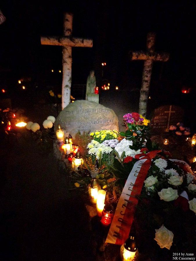 Cmentarz leśny w Laskach. Grób Tadeusza Mazowieckiego