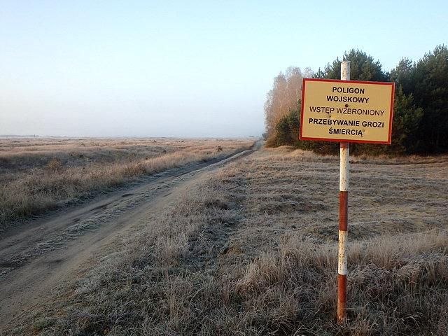 Teren poligonu w zimowej oprawie