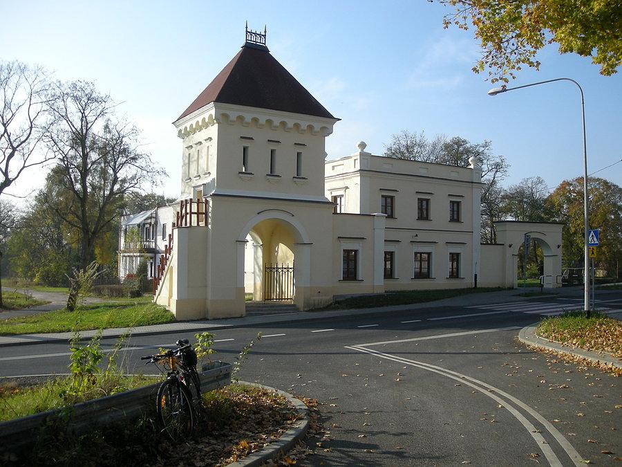Maluszyn - pozostałości pałacu Ostrowskich