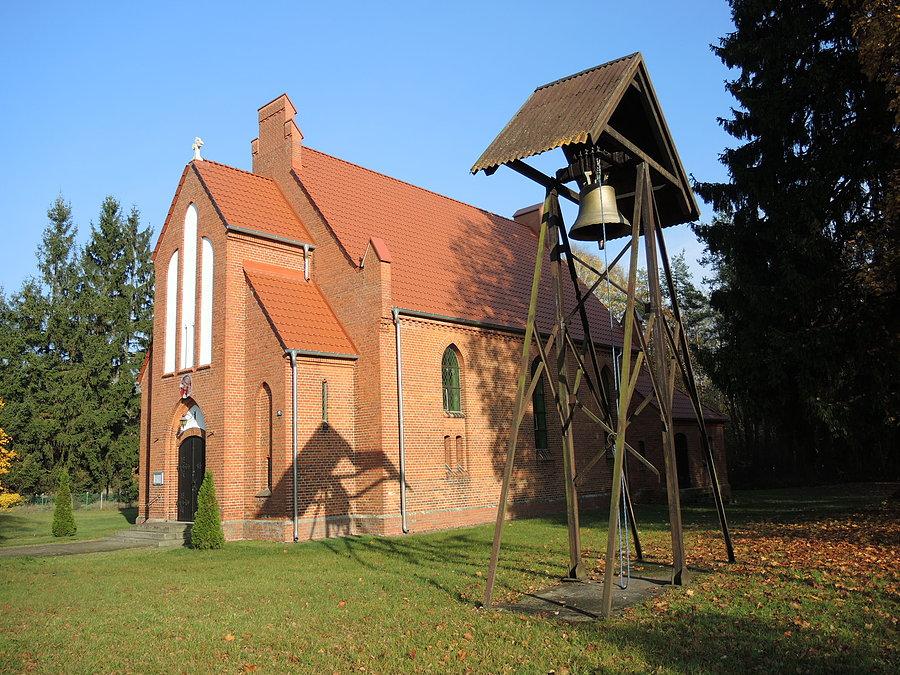 Gębiczyn - kościół św. Jana z Dukli i dzwonnica