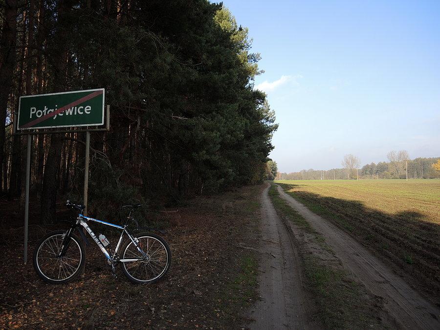 Połajewice - droga w kierunku Rezerwatu Źródliska Flinty
