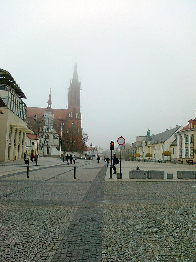 Rynek Kościuszki. w tle Fara