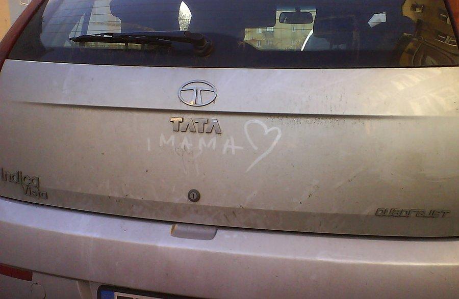 Samochód marki TATA I MAMA ;]