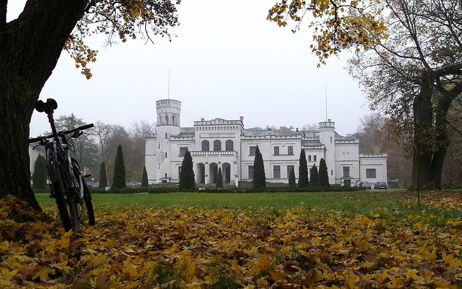 Jesień i pałac w Będlewie