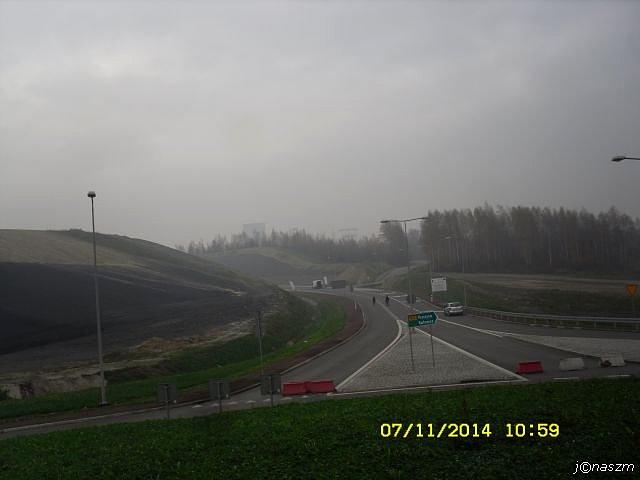 Widok na wciąż zamkniętą obwodnicę ze szczytu Ronda