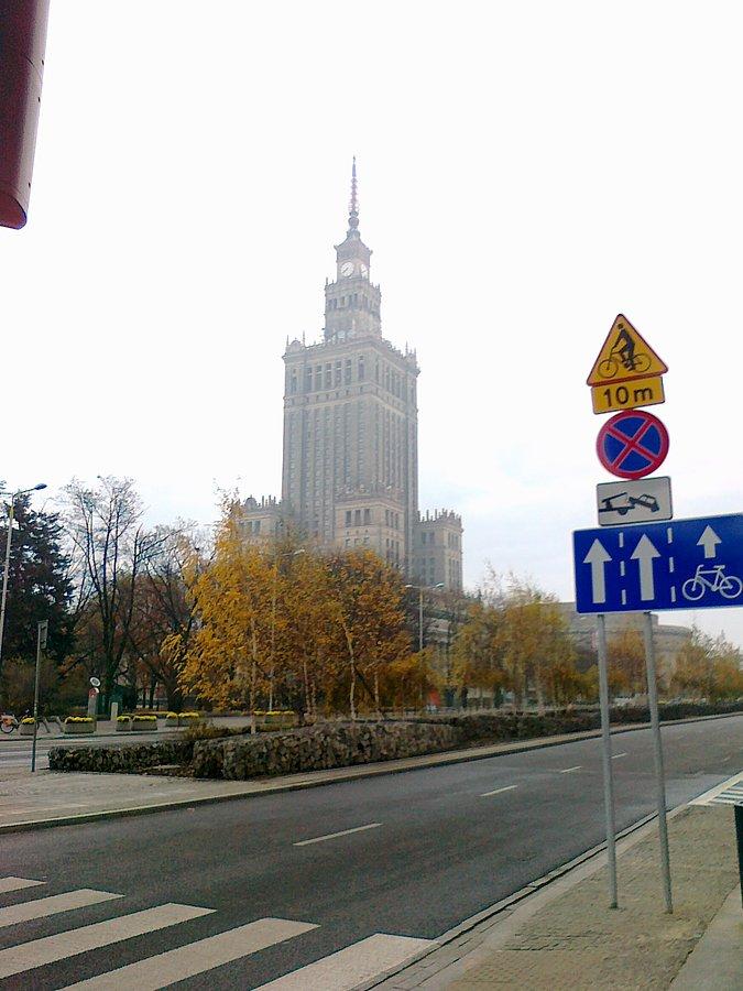 PKiN w jesiennej scenerii