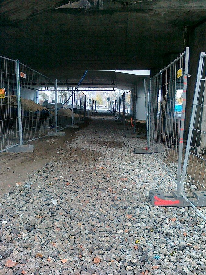 Przejście i przejazd dla rowerów pod remontowanym mostem Grota