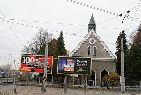 Kościół Mariawitów zasłonięty reklamami, eh