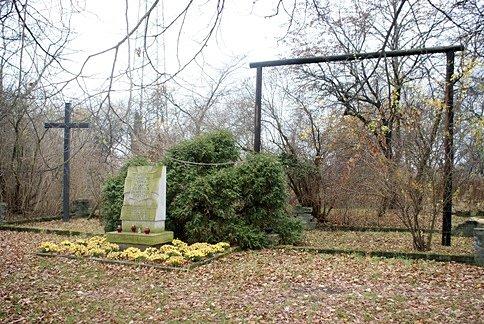Tu Hitlerowcy powiesili Polaków za akcję wysadzenia torów kolejowych