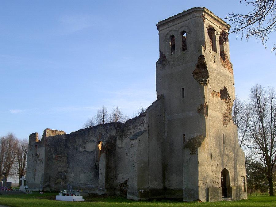 Nowa cerekwia ruiny kościoła