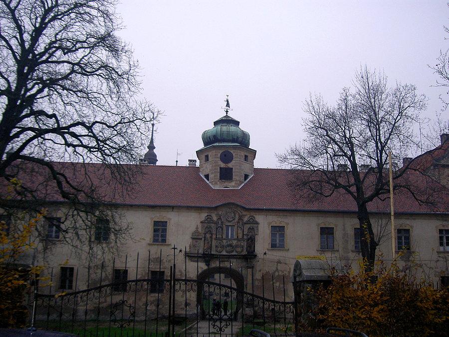 Nowy dach od frontu na zamku w Głogówku