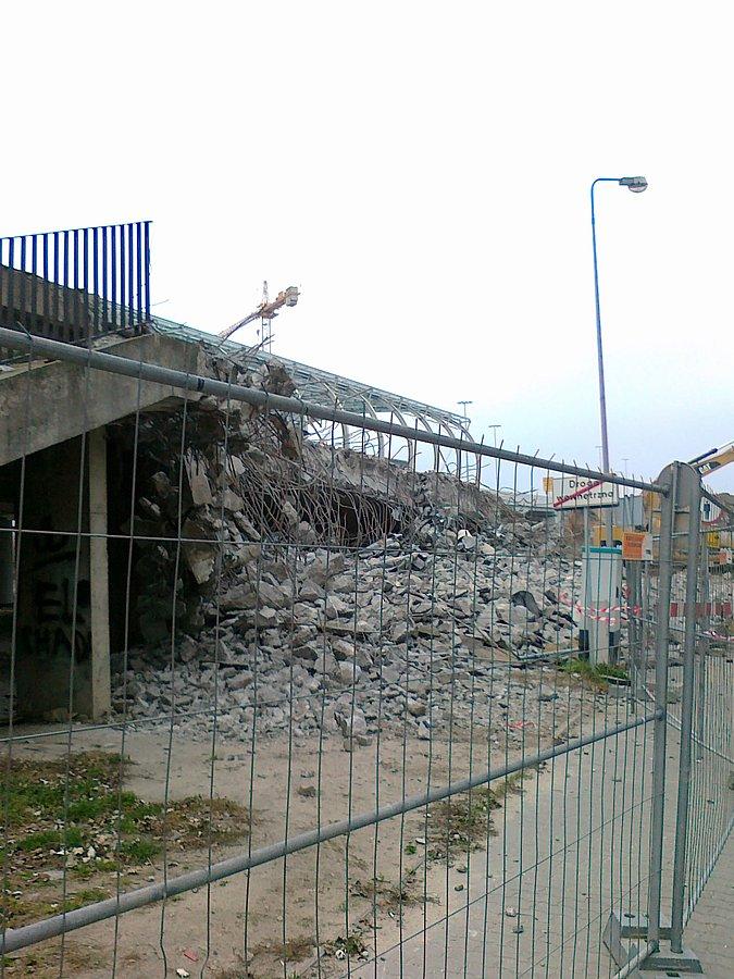 Nowe rodzi się na gruzach starego