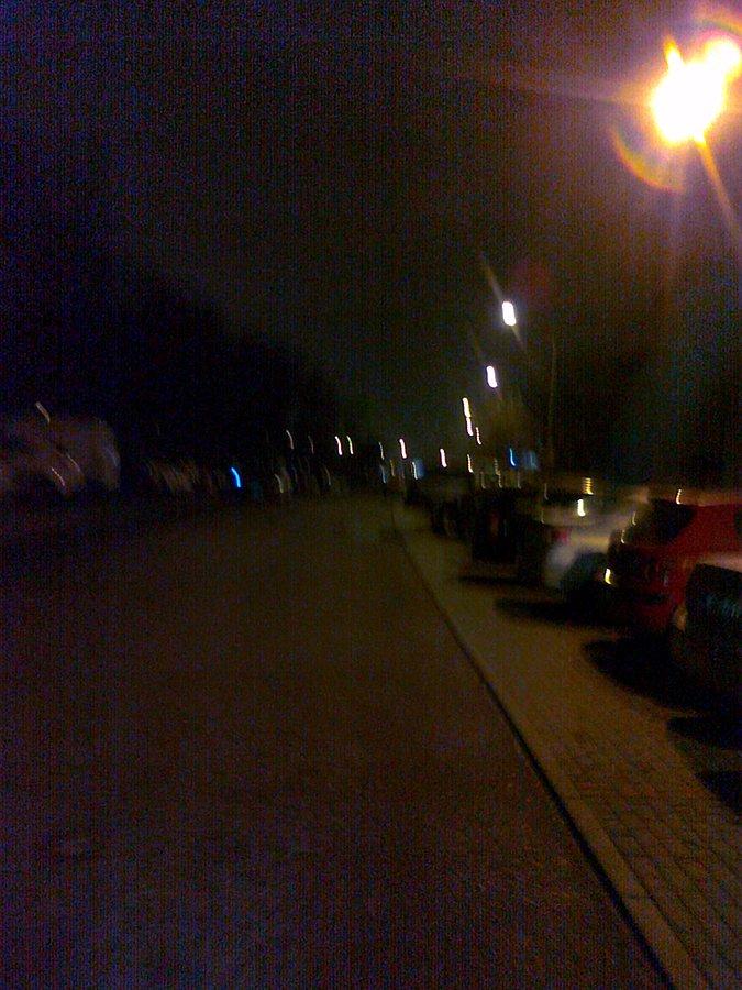 Osiedlowe uliczki nocą