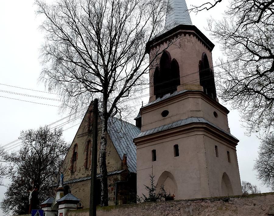 Kościół parafialny p.w. Narodzenia NMP w Brzesku