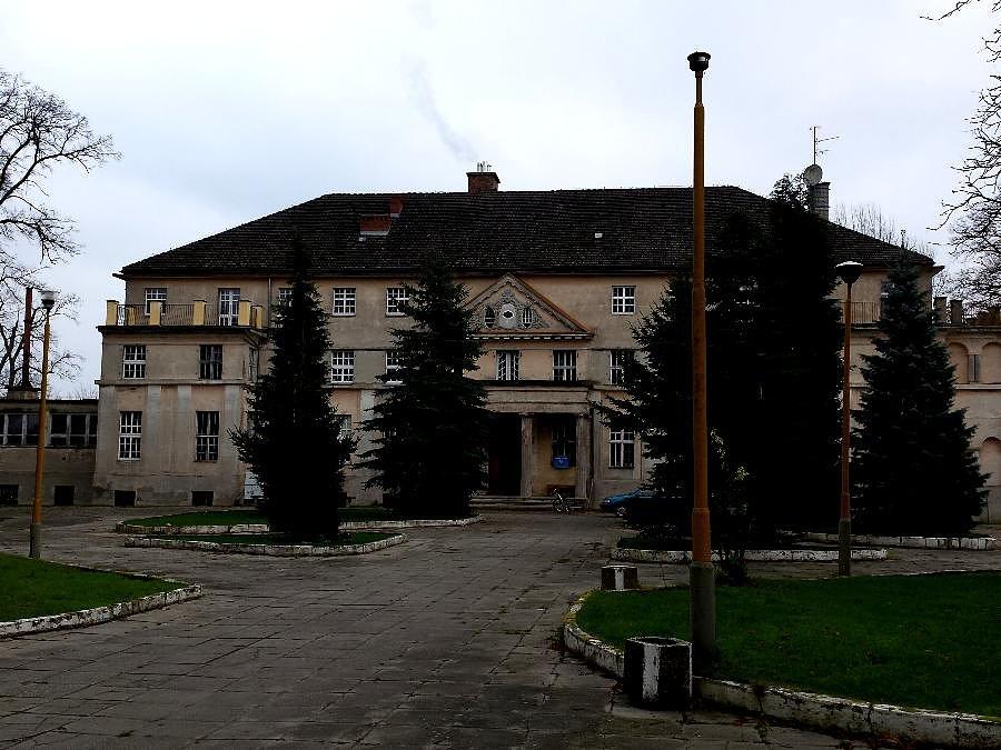 Pałac rodziny von Flügge w Mostach