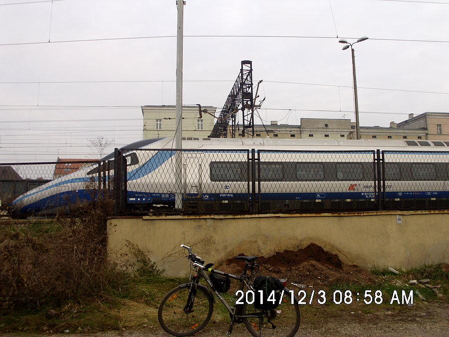 Pseudolino (gdyby miało wychylne pudło to byłoby Pendolino, a tak jest ersatz czyli na niby)