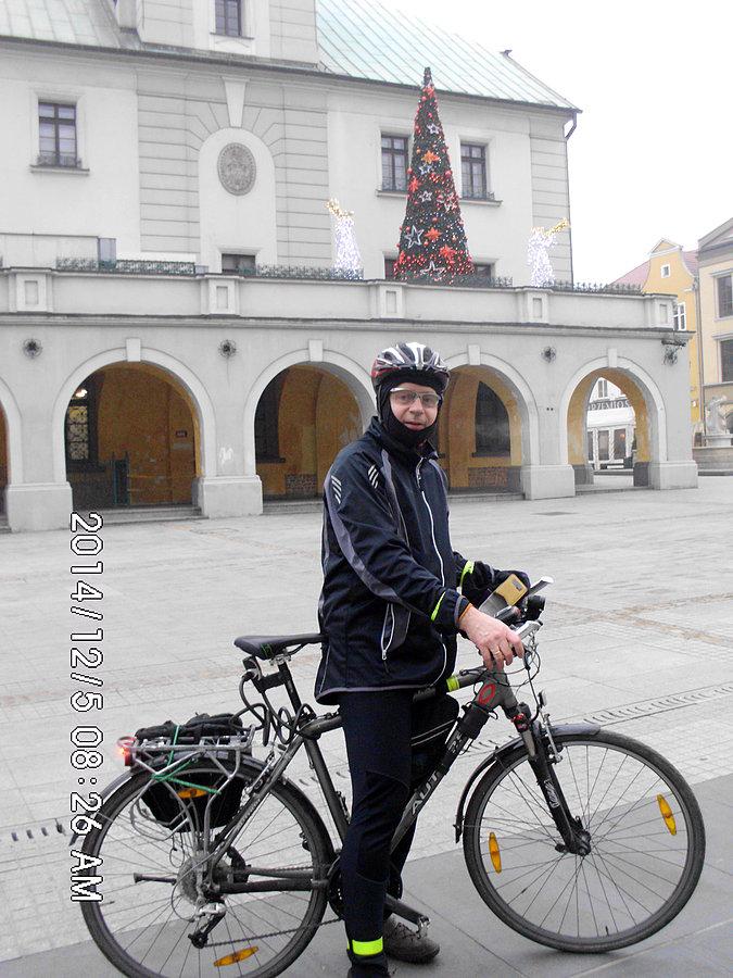 Przed gliwickim ratuszem już ustrojonym na Boże Narodzenie