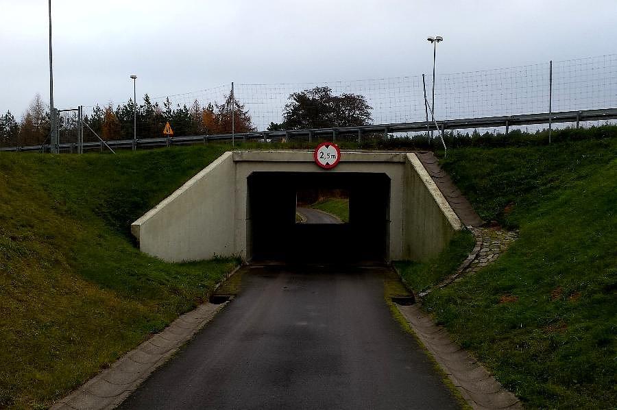 Przejezd pod DK 10 z Motańca do Kobylanki